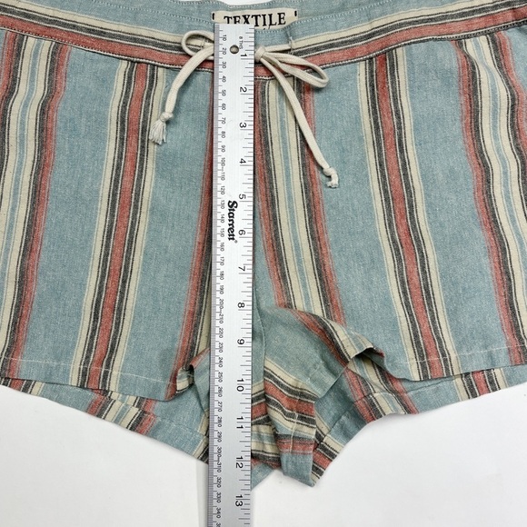 Textile Elizabeth and James Shorts - Picture 5 of 7